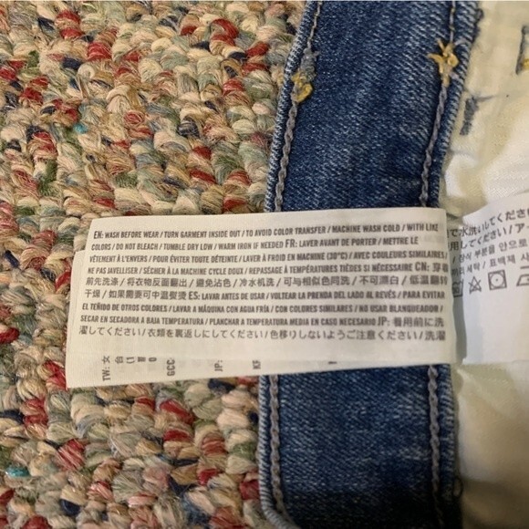 Hollister Medium Wash Distressed Ripped Low Rise Cuffed Midi Shorts Size 5/27 - Picture 10 of 14